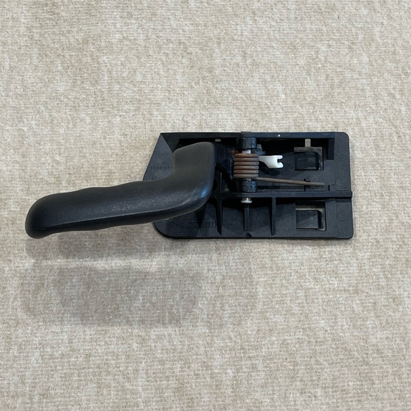 Chevy Silverado 1500 Tahoe GMC Sierra Yukon Driver Left Side Inner Door Handle - Picture 1 of 10